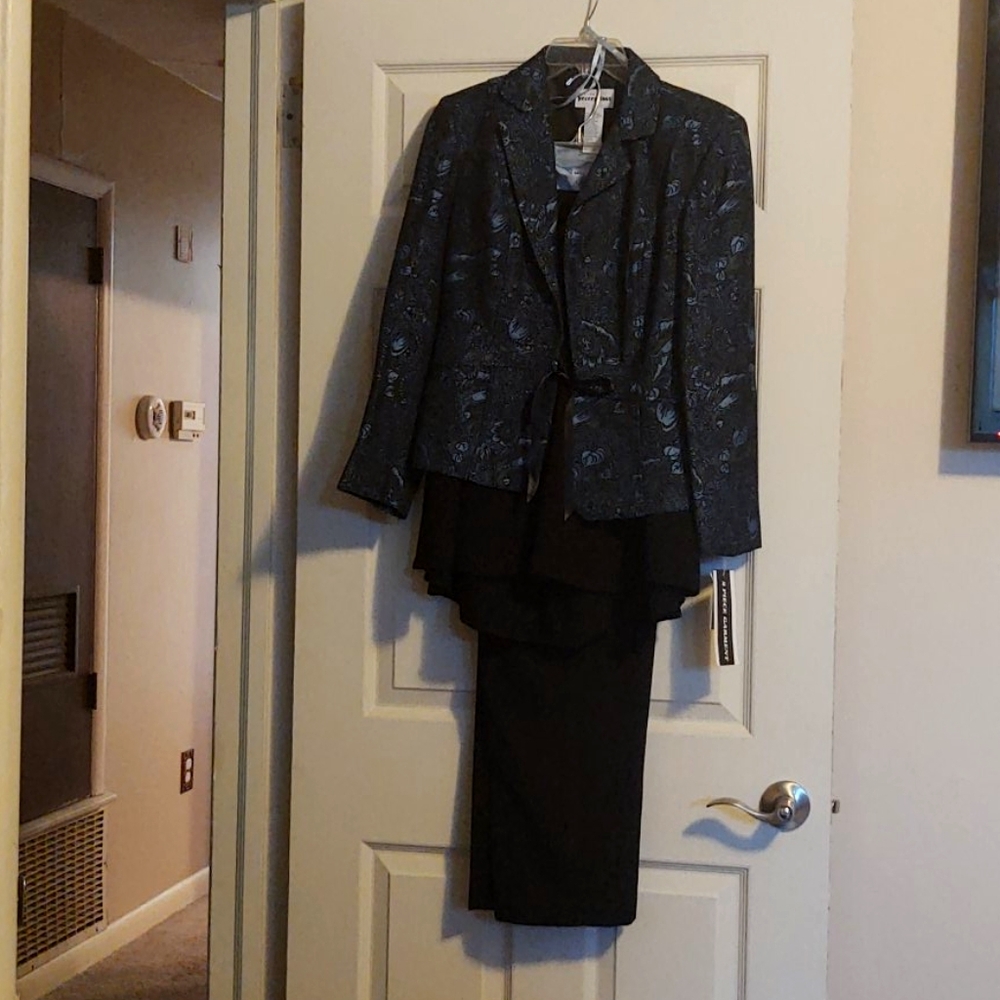 Pant/Skirt Suit